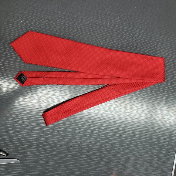 Steve Harvey Celebrity Edition Red Polyester Microfiber Necktie - Gently Used - Picture 1 of 6